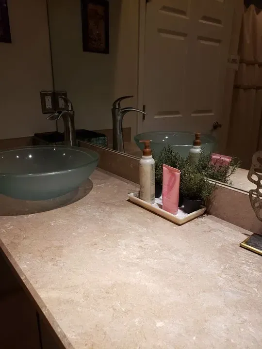 https://cdn.salonspotlight.com/photos/bEKGVjt1ttNbXkoYiSgs/1cbf73eb-cc6d-435e-a605-24b9995b2055_720x720