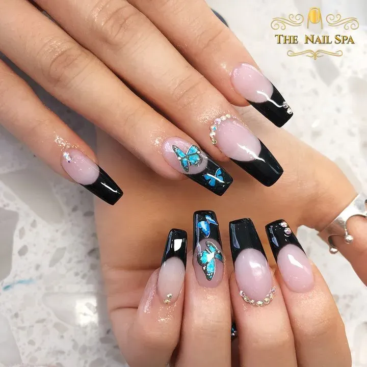 https://cdn.salonspotlight.com/photos/bFGKUQ98ykCdh7ZqJKud/401c50cd-c2ff-46a6-a48e-8f47510459cb_720x720