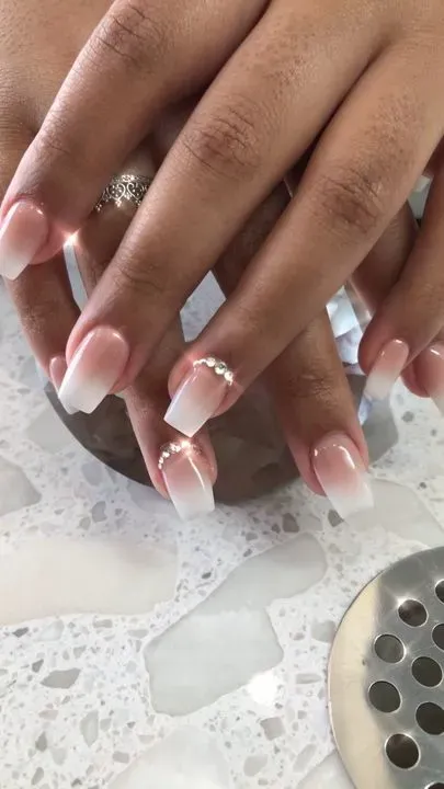 https://cdn.salonspotlight.com/photos/bFGKUQ98ykCdh7ZqJKud/ce72fbae-a83d-4f9f-bc0d-3111fc74f924_720x720