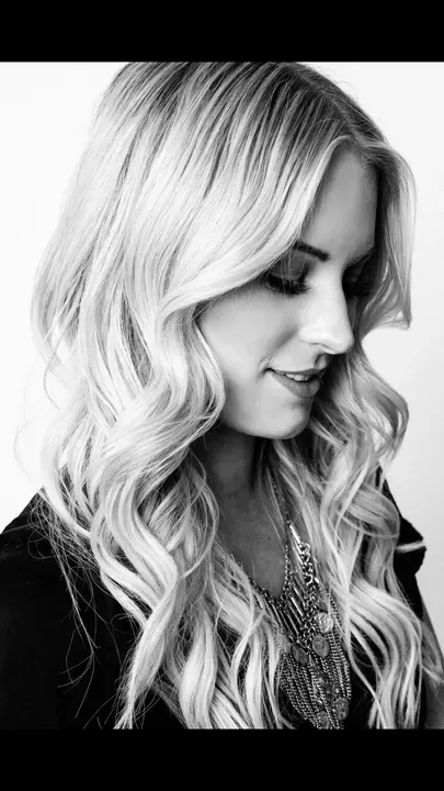 https://cdn.salonspotlight.com/photos/bFujCDPalNgLLYHlkKoC/b4d24208-780c-4cc2-a046-2013bfd11514_720x720