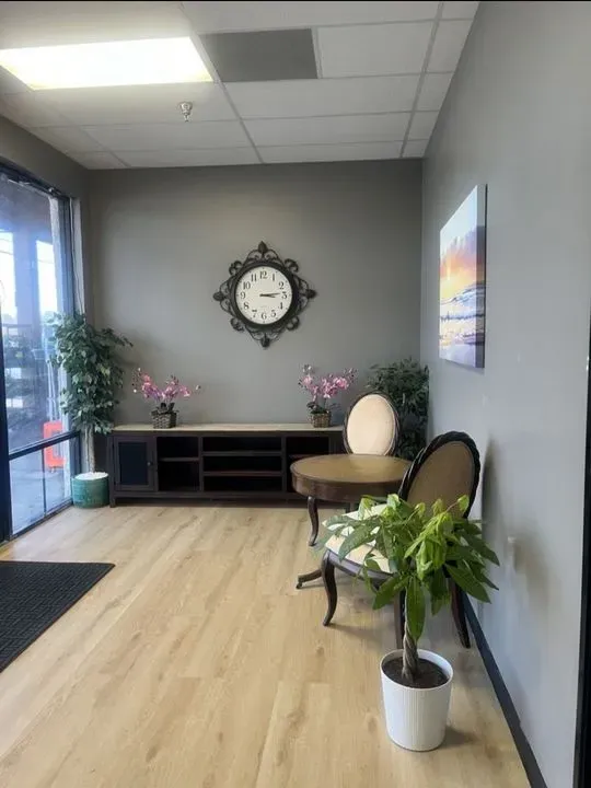 https://cdn.salonspotlight.com/photos/bLEaTPdVmqVRs7FiAhsq/dede926a-84b5-454a-b0bd-6ba0d96c9ea1_720x720