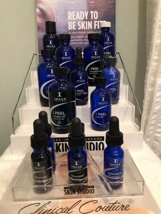 https://cdn.salonspotlight.com/photos/bLW0ixFOMPP22M8zoO6Z/01e2b7b6-98a0-4206-beb9-0ee504610fd5_720x720