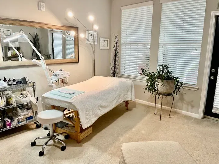 https://cdn.salonspotlight.com/photos/bLW0ixFOMPP22M8zoO6Z/563d5cf1-4cfe-4832-8395-b016fb1c6a93_720x720