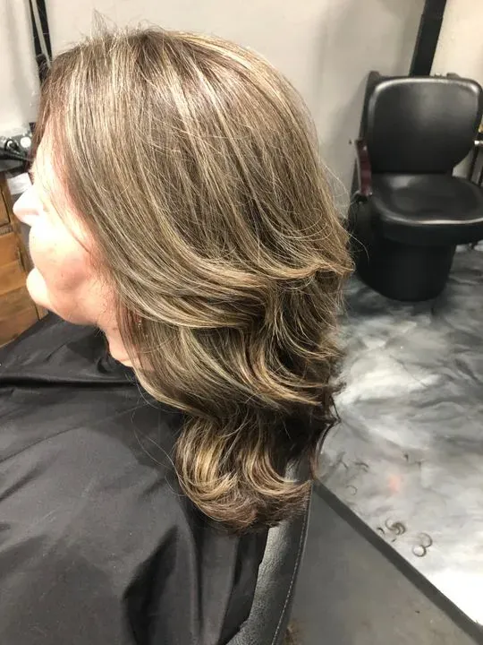 https://cdn.salonspotlight.com/photos/bLeD0IRC7DTVAT7z4GEv/ae799107-0b06-4361-9d09-82c34e502835_720x720