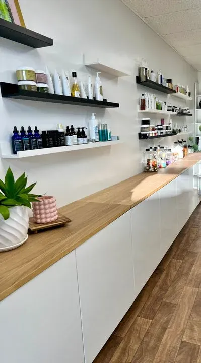 https://cdn.salonspotlight.com/photos/bLnp13w5DqnDhOhN38aq/9a405205-db9c-4ae1-82a5-be6697a433d2_720x720