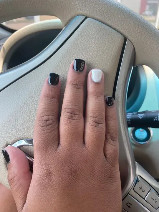 https://cdn.salonspotlight.com/photos/bMxtaMWpp1es6HHWiH6z/9ad44ba0-e448-4507-8ba4-ab9f64549306_720x720