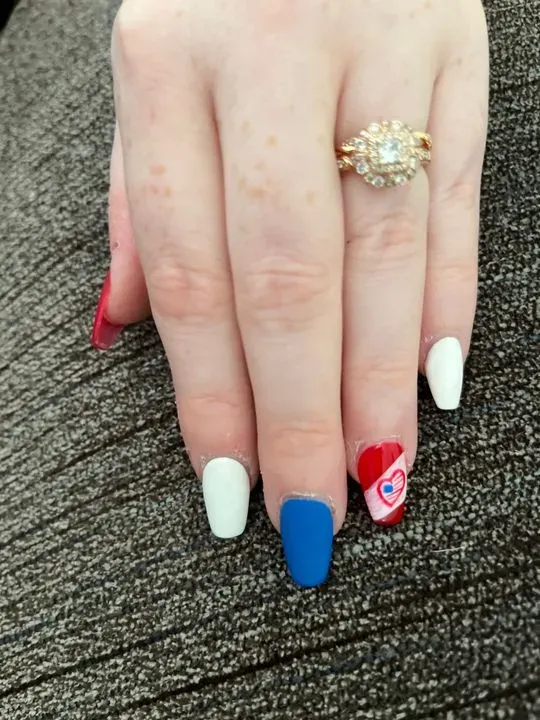 https://cdn.salonspotlight.com/photos/bMxtaMWpp1es6HHWiH6z/ffeb5a21-45cd-4aa7-89bc-e296130a82ea_720x720