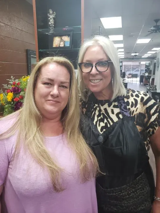 https://cdn.salonspotlight.com/photos/bNWc4BhvPNHbSF3JuqE9/3136a4ce-f26f-4be1-9ab5-75a7c5651c6f_720x720