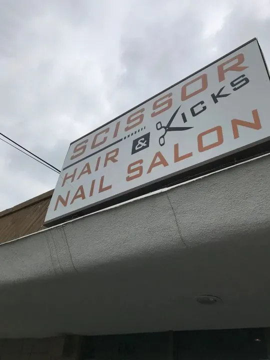 https://cdn.salonspotlight.com/photos/bNWc4BhvPNHbSF3JuqE9/59f5c217-e5a1-4169-a1f1-49ad06d7409f_720x720