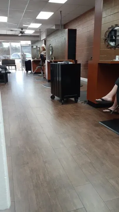 https://cdn.salonspotlight.com/photos/bNWc4BhvPNHbSF3JuqE9/e26e296d-4b6c-4014-853e-a3a89a4eb406_720x720