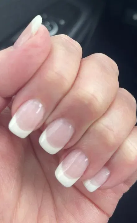 https://cdn.salonspotlight.com/photos/bO7sYUDnUppvJaTgd8Qi/9817e1e2-01b4-4ca2-bddb-5a364da4b87e_720x720