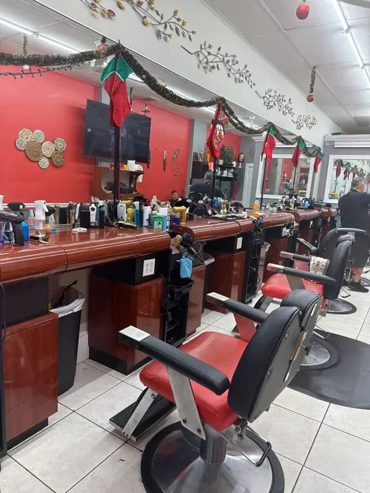 https://cdn.salonspotlight.com/photos/bPVEbd0x9eV6MLOD3E57/fe14e7e6-d095-4010-be5c-bb52012129b1_720x720