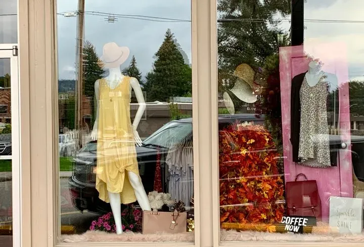 https://cdn.salonspotlight.com/photos/bQQwLpgWC3b5Va8KRSVG/b8b7a5b6-477a-425b-8854-f55e09150408_720x720