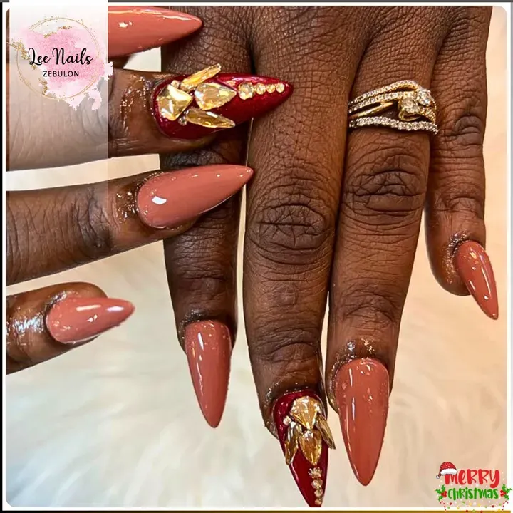https://cdn.salonspotlight.com/photos/bS7XMThKVLagVpyIVb6c/1982633d-fe4a-486e-8b6f-59e6920f4c52_720x720