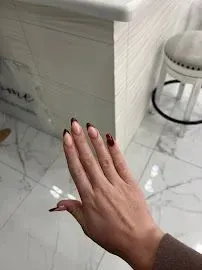 https://cdn.salonspotlight.com/photos/bVC6QWCwQdKeou7mCikD/d9dfc13f-7e9a-4dc3-ac63-4d795e53c980_720x720