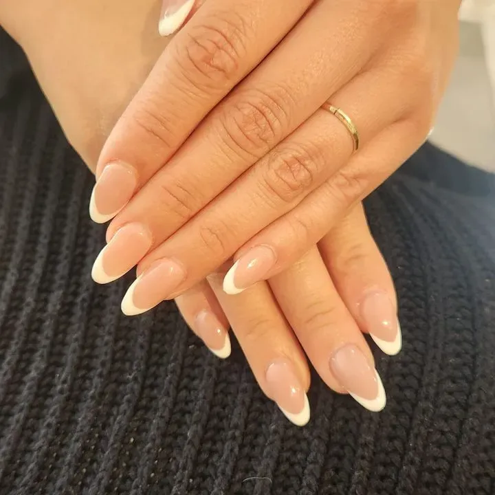 https://cdn.salonspotlight.com/photos/bWc8TlsrFC2KGKuS02ij/bee8bdc5-7935-448c-b527-6aaf71817c6f_720x720