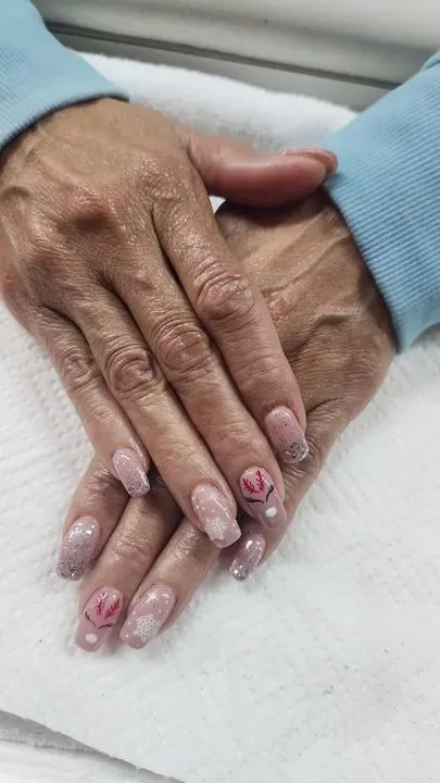 https://cdn.salonspotlight.com/photos/bWc8TlsrFC2KGKuS02ij/cd75810f-4f67-4c6b-b312-185efb61ba32_720x720