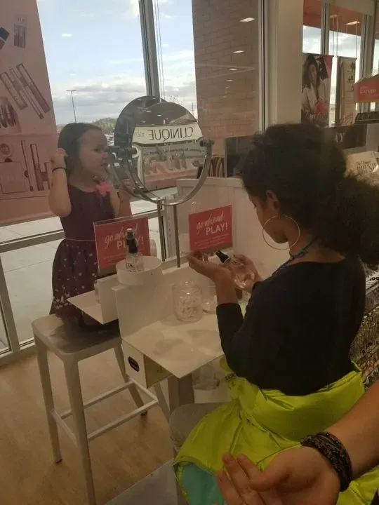 https://cdn.salonspotlight.com/photos/bWtkYpYnG3WzmK7JJvsf/74fb772d-4449-4b08-9c08-c5a7fe6e798c_720x720