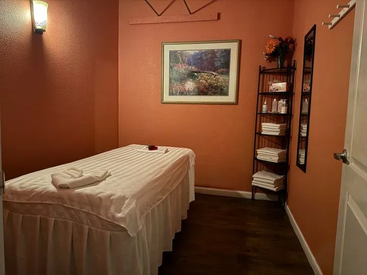 https://cdn.salonspotlight.com/photos/bXL2Dylj2GOO7QlTQA0J/88887446-f5ee-45b4-bf17-4646322e7213_720x720