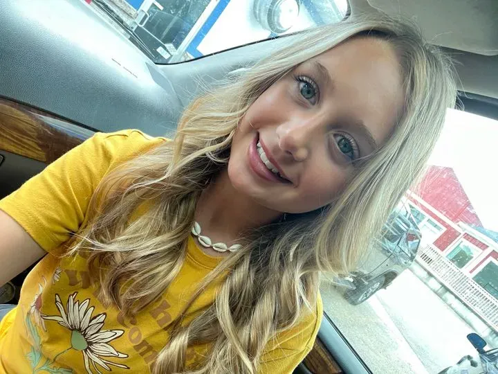 https://cdn.salonspotlight.com/photos/bYytkSmqr8SVqug9g3nV/208fbba3-0eb0-4725-a7d4-de6439207709_720x720