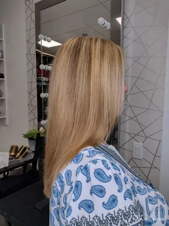 https://cdn.salonspotlight.com/photos/baDIB629lwUOjSVSf5oA/5d90edc3-d562-4f77-b091-fae0105421a8_720x720