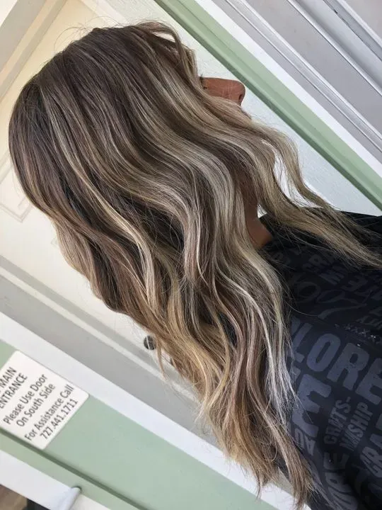 https://cdn.salonspotlight.com/photos/bbeuKvxIcVNbiwEOBCYB/6d103826-0e19-4785-8663-35699fbe36b5_720x720