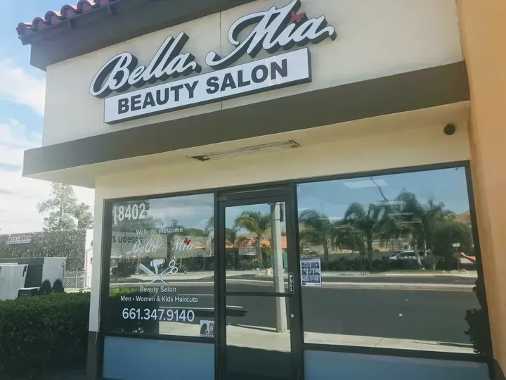 https://cdn.salonspotlight.com/photos/beuJI81CHhFJYfllFxvi/fdfb890b-5fa8-4727-9046-d78e99ed7428_720x720