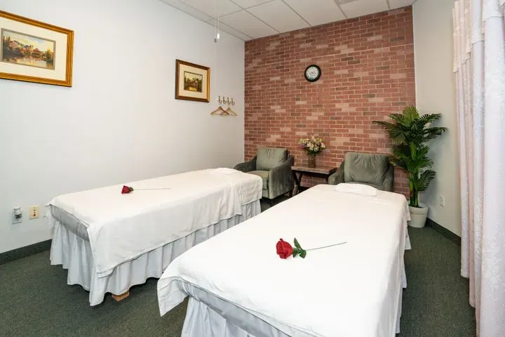 https://cdn.salonspotlight.com/photos/bf40NNk7qA31Gi4dFrSp/0cd8a943-59f9-4ab5-930f-15f6a1f563ae_720x720