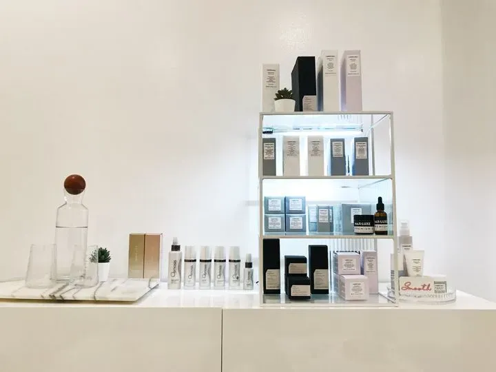 https://cdn.salonspotlight.com/photos/bfC2yGwayTlgI2bUeht2/877e82e3-c210-4c04-a310-96f16aac78fc_720x720