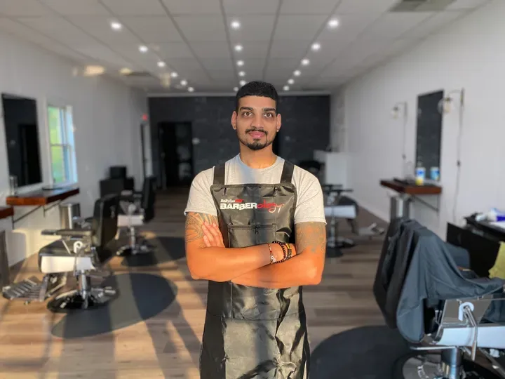 https://cdn.salonspotlight.com/photos/bgXGynbcIUzFcEcNtKeu/1952eb9f-098f-43c1-a338-418b62ec131f_720x720