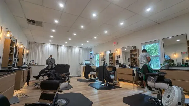 https://cdn.salonspotlight.com/photos/bgXGynbcIUzFcEcNtKeu/819d59c5-92a9-48cb-854e-6e5ad7716939_720x720