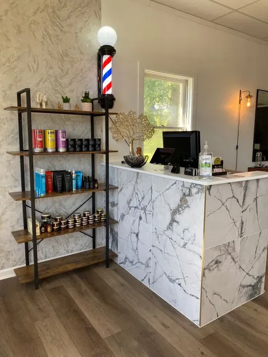 https://cdn.salonspotlight.com/photos/bgXGynbcIUzFcEcNtKeu/9f4b2560-9bb1-4577-87cb-fd15bee5c100_720x720