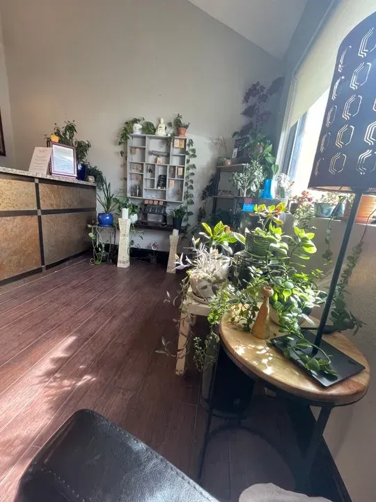 https://cdn.salonspotlight.com/photos/bjTTAnP4nhgAC3zApSBb/4d8a74bf-8c6c-4964-aca6-9b4e9257c2d9_720x720