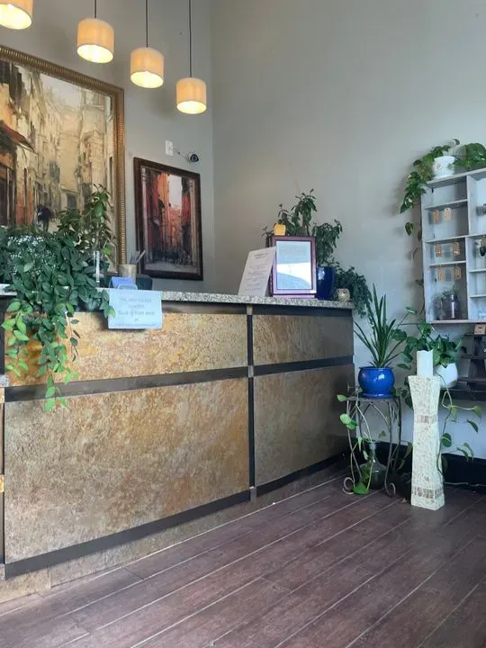https://cdn.salonspotlight.com/photos/bjTTAnP4nhgAC3zApSBb/77651a86-155a-4e09-9878-990fb58bd62c_720x720