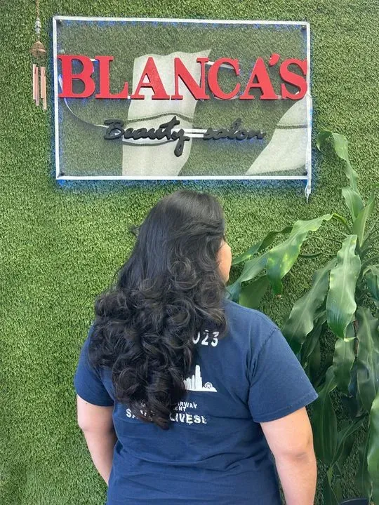https://cdn.salonspotlight.com/photos/bm87witLMujQugi30hSC/d9741a46-5cc1-4159-a0dc-0957c68aa90d_720x720