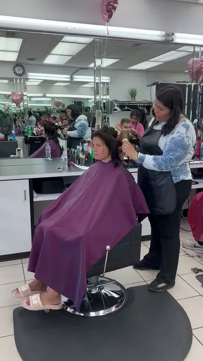 https://cdn.salonspotlight.com/photos/bm87witLMujQugi30hSC/fe78e54f-e1d6-4837-90de-d9424e5fb775_720x720