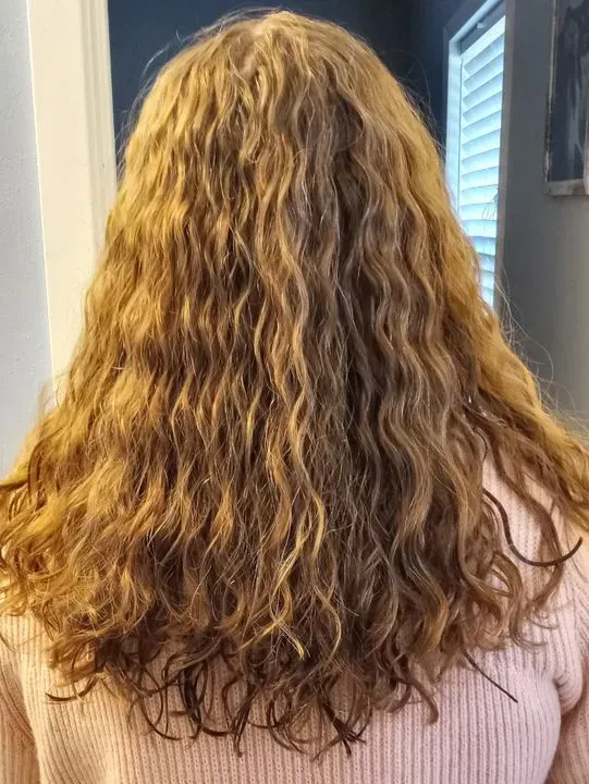 https://cdn.salonspotlight.com/photos/bmrWeyNKDElSwWAi6aTj/05f1d0d1-1ce1-4823-b9d7-398351c78ef8_720x720