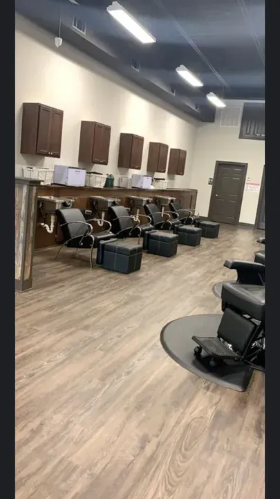 https://cdn.salonspotlight.com/photos/bmtuzcdU4uxsRYtGePDw/2784e3ba-d845-4830-8c61-ea734bb10531_720x720