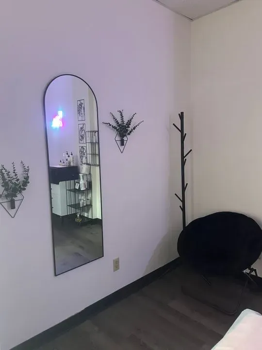 https://cdn.salonspotlight.com/photos/bpqV2M3HGDhRGKABxcHT/05b19688-b1da-4dd1-aba3-e95dcd9790ea_720x720