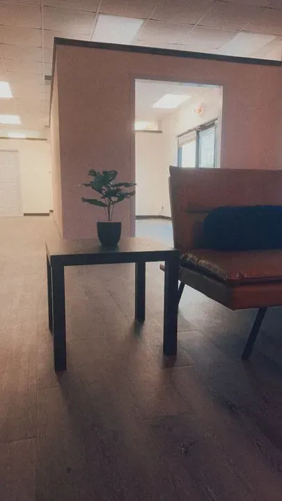 https://cdn.salonspotlight.com/photos/bpqV2M3HGDhRGKABxcHT/b8c4ecf7-8bb8-4e46-a3c6-7123f6359c34_720x720
