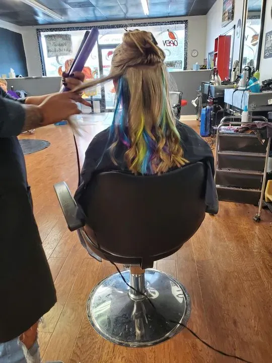 https://cdn.salonspotlight.com/photos/bqUCjpe1cAyGLTguuDKV/5a6a34c9-c539-4f40-b4dd-50fb4fb540ad_720x720