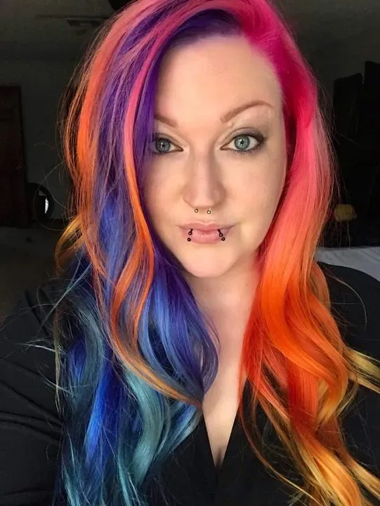https://cdn.salonspotlight.com/photos/bqUCjpe1cAyGLTguuDKV/b9bee7ce-37c5-4582-b9e6-56181bbaa4a4_720x720