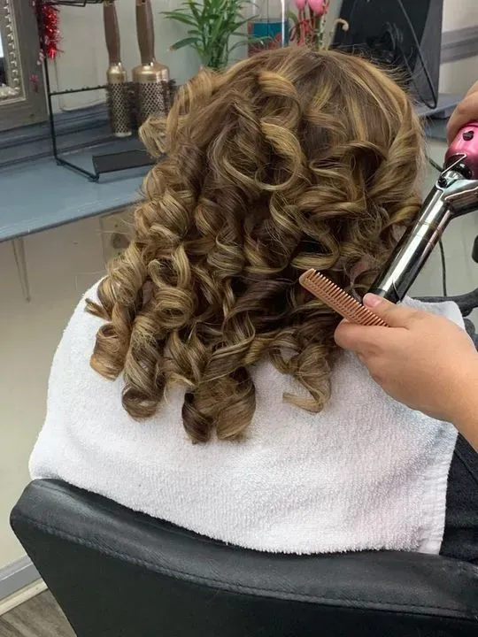 https://cdn.salonspotlight.com/photos/bqgIvZSy5Y9vIFsDWUgH/dffcfcf0-a148-4a1f-9610-57e93d9ea098_720x720