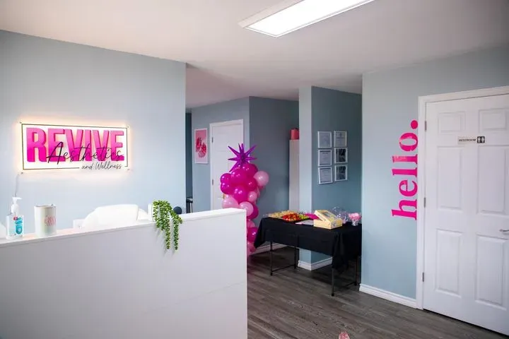 https://cdn.salonspotlight.com/photos/brZ2pWfaRHj4Wsl4qQmU/b60308dd-0964-4b4e-bd5a-9cf518aac853_720x720