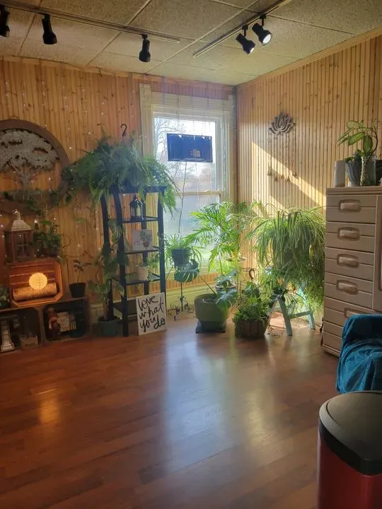 https://cdn.salonspotlight.com/photos/bs7pTFZuQcs9aDFgJ5ny/f067018e-0bfc-41c1-be55-2bfc02b45102_720x720