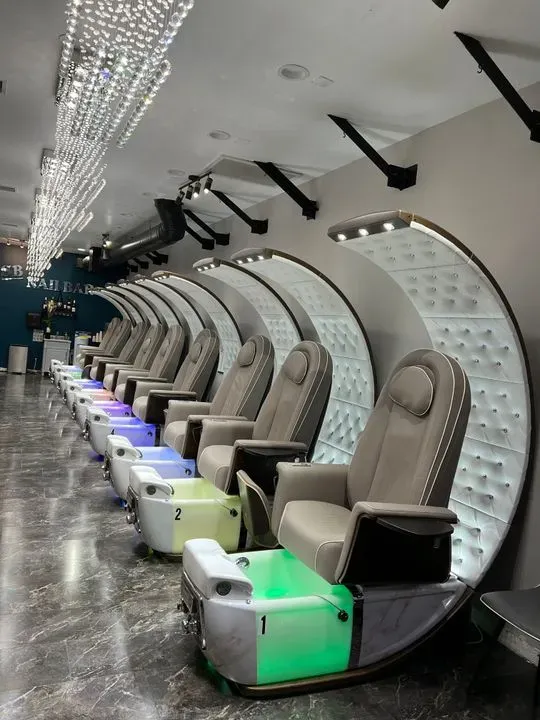 https://cdn.salonspotlight.com/photos/bsRAxsuTKU1WEzoJ2MWq/c5d6658f-d12f-4777-82cc-9f00bb7d86c5_720x720