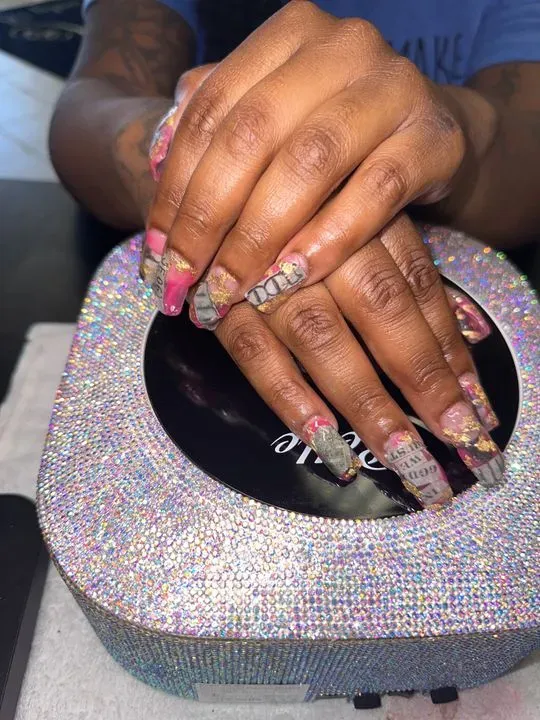 https://cdn.salonspotlight.com/photos/bsTTFbGFnidR1ve9td6O/e174323f-0e16-47c4-8076-d93c14f6b0ee_720x720