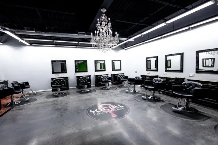https://cdn.salonspotlight.com/photos/bsjmDCN6empIV1n2cHG7/0d8220c9-66f7-4538-be64-871aa8cd066c_720x720