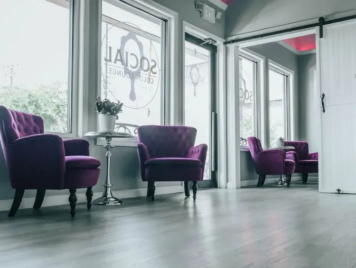 https://cdn.salonspotlight.com/photos/bsjmDCN6empIV1n2cHG7/186a6226-42ed-482a-a0f3-76ef96ab0c7b_720x720