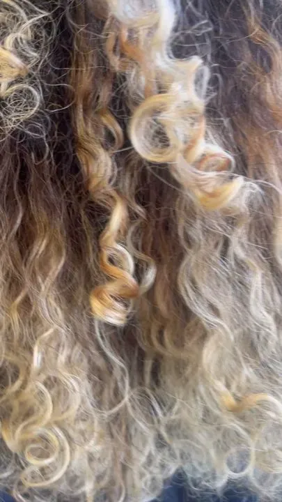 https://cdn.salonspotlight.com/photos/btYk8pZVzvHVW9JgJM3n/4334362c-1acc-4e2f-b4e1-50ce7671734c_720x720